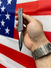 Load image into Gallery viewer, Heretic Manticore S Recurve Two Tone Black Breakthrough Grey handle